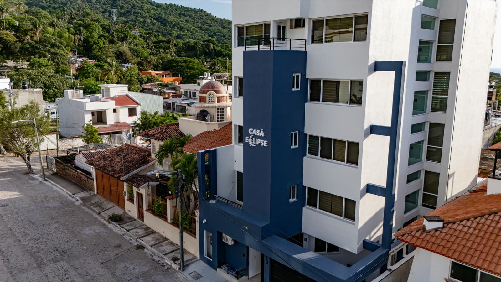 Fachada de Casá Eclipse en Puerto Vallarta