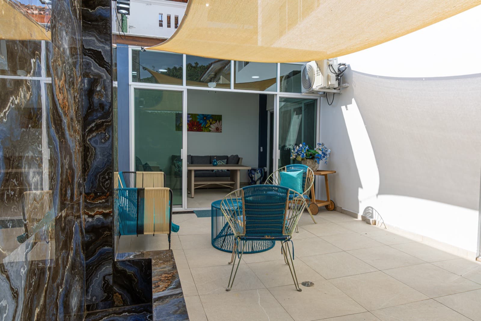 Terraza con áreas de descanso
